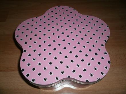 Plechová krabica v tvare kvetu, 