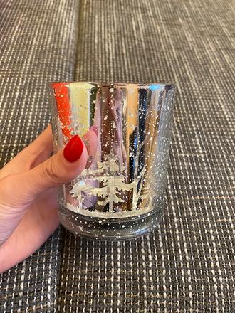 Svietnik so stromčekmi, 