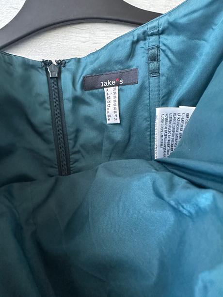 Apolocenske saty s kosticami jakes, 36