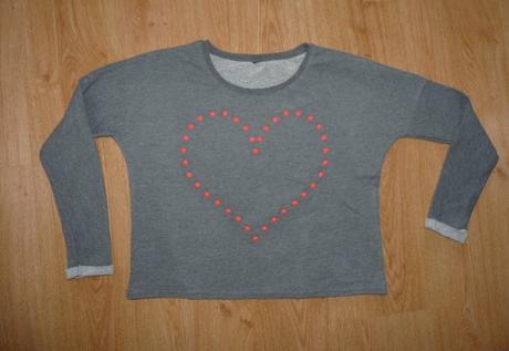 Mikina so srdcom, 152