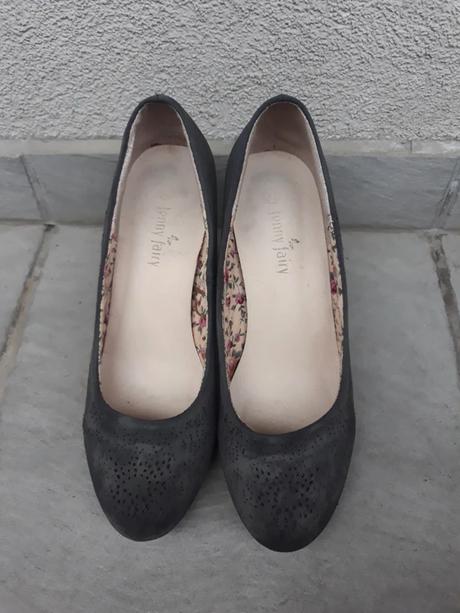 Tmavosede lodicky, 37