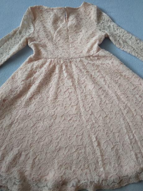 Čipkované šaty, 122