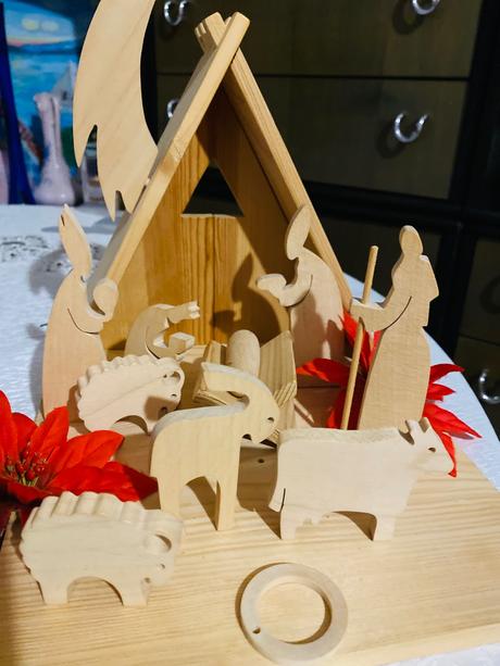 Starý drevený betlehém vianoce, vianočná dekorácia,