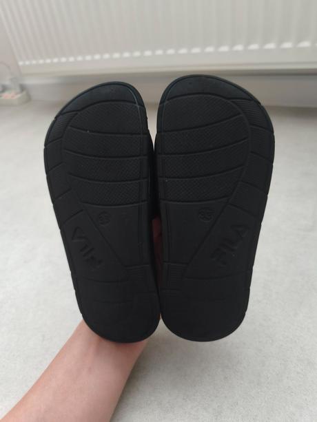 Fila slapky, fila,33