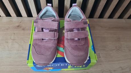 Semisove tenisky/poltopanky, protetika,25