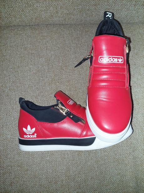 Sportove s napisom, 37