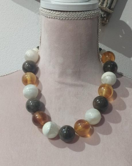 Náhrdelník vo farbe jantáru, 