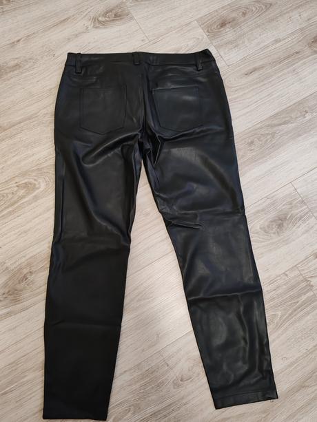 Kožené nohavice, 42