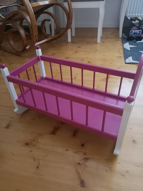 Koliska postieľka pre bábiky,