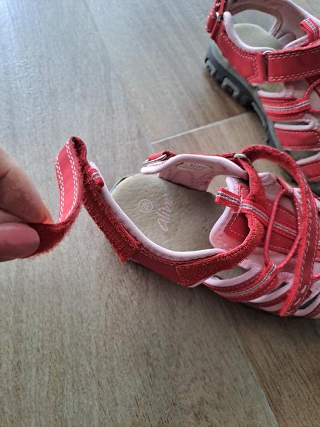 Trekové sandálky, 28