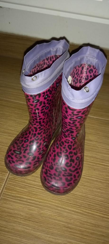 Svietiace lol gumáky, 25