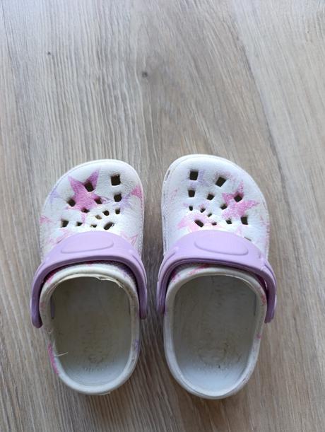 Dievčenské šľapky, 21