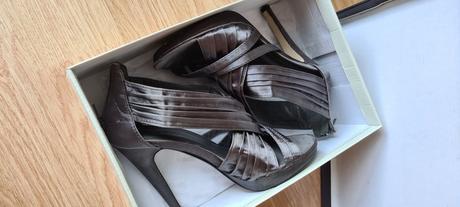 Spoločenské sandále, baťa,37