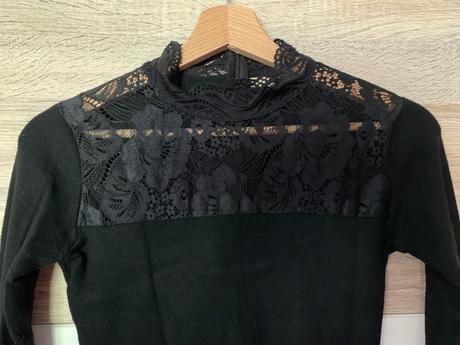 Šaty z pleteniny s čipkou, s