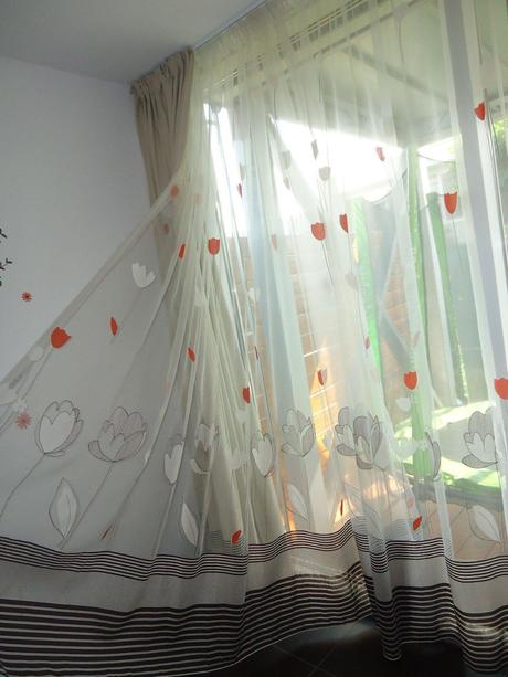 Záclona+záves set s rovnakým vzorom na veľké okno,