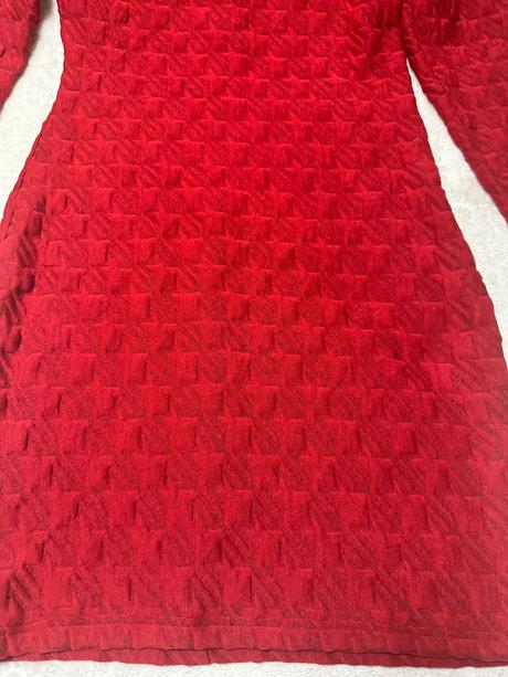 Červené šaty s nazberanými rukávmi magenta, l / m