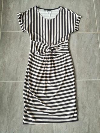 Pásikové čb šaty v34, jemnučké, 34