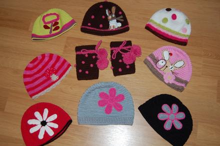 Háčkované čiapočky. kus 2 eur., 98