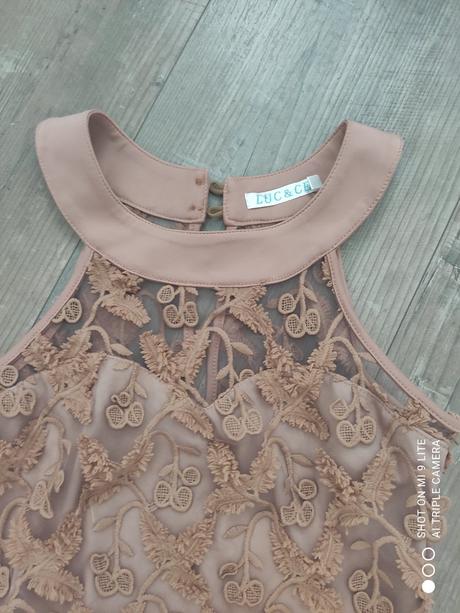 Bledo hnedé šaty, s