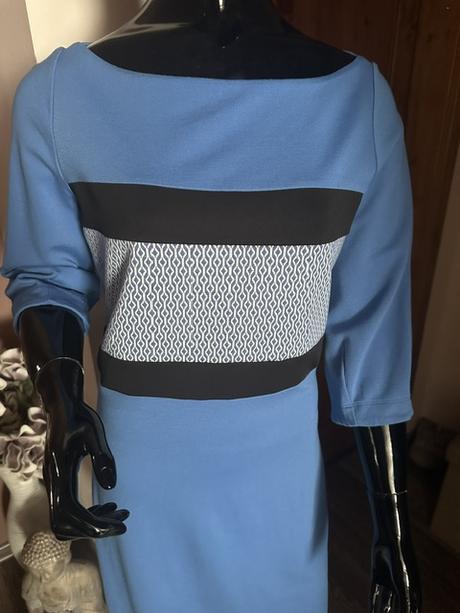 Šaty s lodičkovým výstrihom a 3/4 rukávom magenta, m