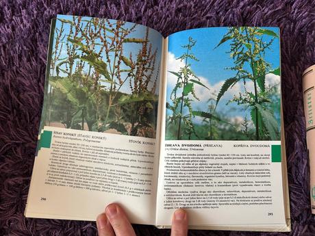 2 ks knižky o liečivých kvetoch,