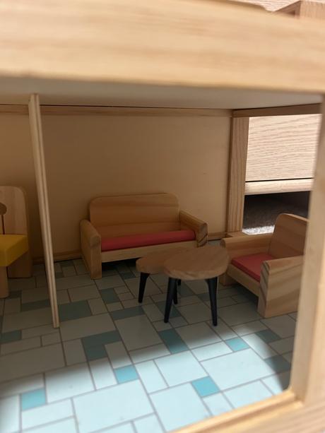 Drevený domček pre bábiky, 