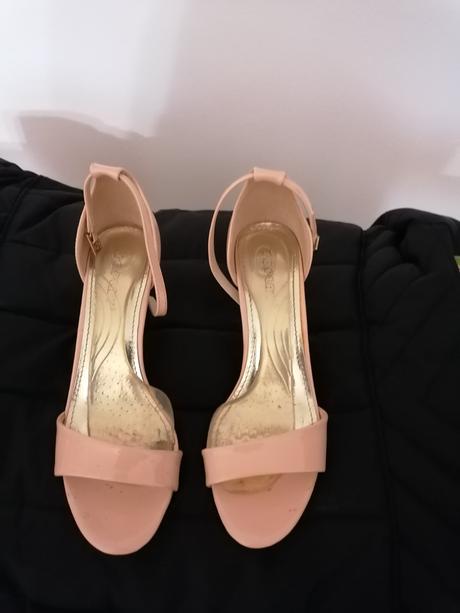 Lodičky s voľnými prstami, 38