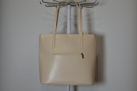 Béžová kabelka, 