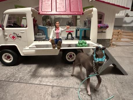 Schleich mobilná veterinárna klinika, 