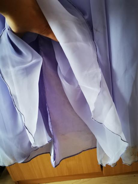 Slávnostné šaty, l