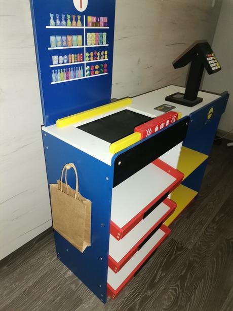 Drevený obchod pre deti, 