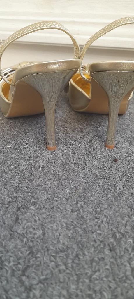 Lodičky s mašľou, 39