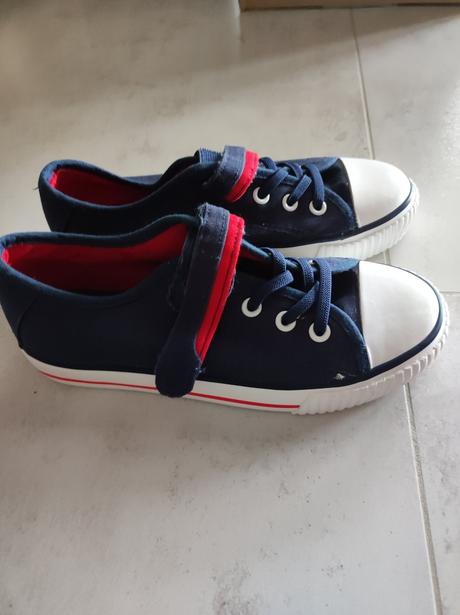 Platené tenisky, 33