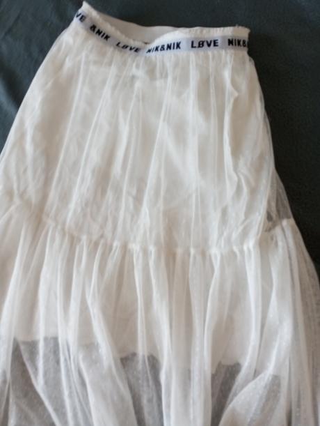 Dlhá biela sukna, 152