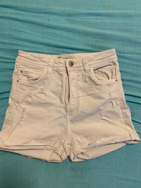 Biele riflove kratasy, bershka,36