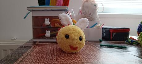 Červeno- žĺtka včela, 