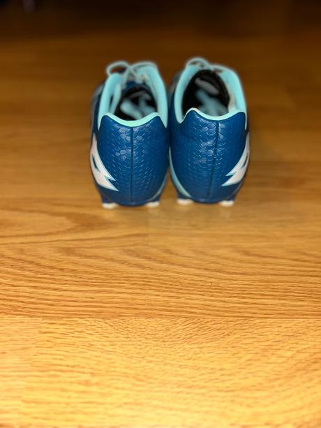 Chlapčenské kopacky, 36