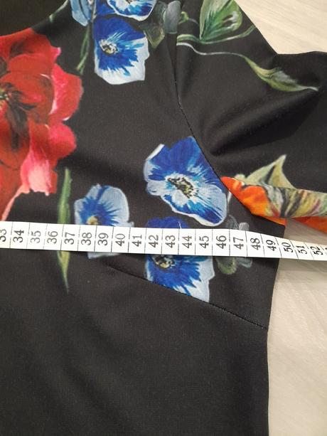 Kvietkované šaty, m