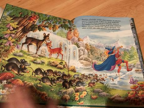 Krásne ilustrovaná kniha rozpravok,