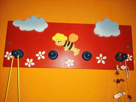 Polica motív krtko a včielka maja, 