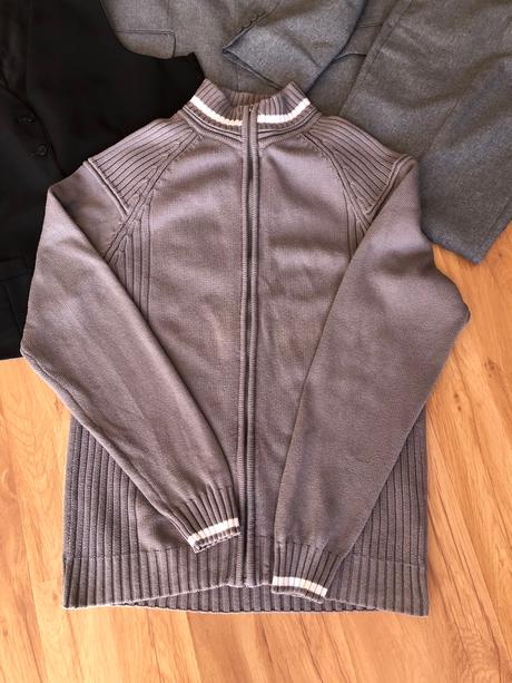 Pánsky oblek a sveter k tomu, 52