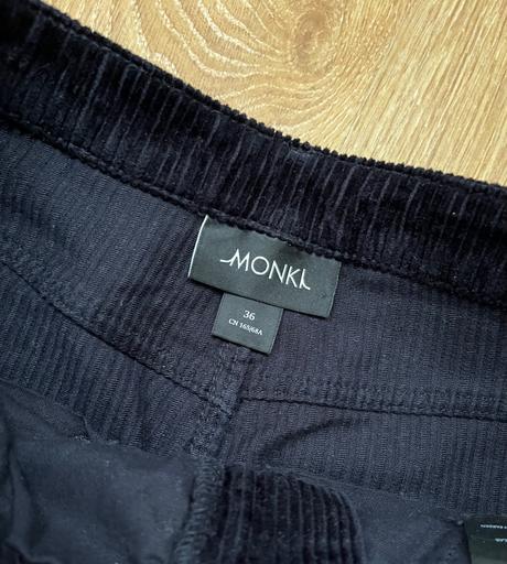 Nohavice monki, 36