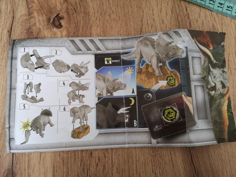 Dinosaurus jurassic world so svietiacimi klami,