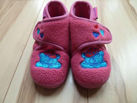 Papucky s mackom, 23