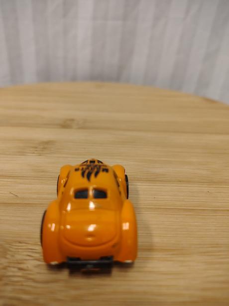 Mini autíčko so zotrvačníkom, oranžový chrobák, 