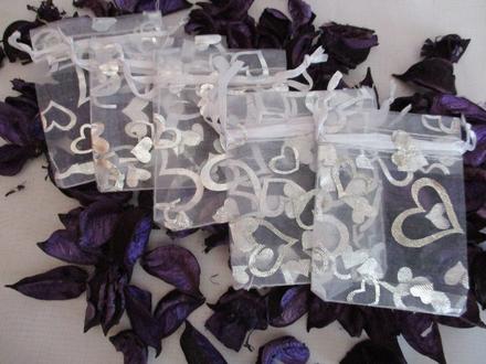 Organzové vrecúška so striebornými srdiečkami, 