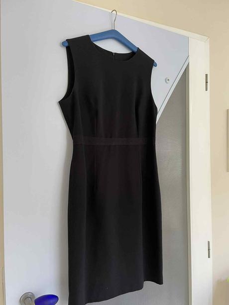 Luxusné púzdrové šaty, 40