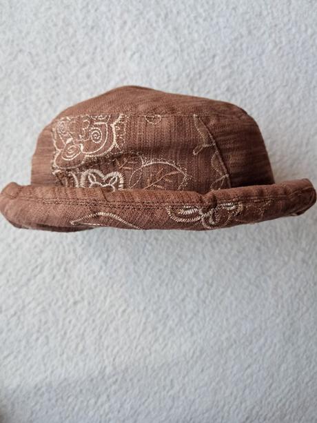 Dámsky podšitý klobúčik, 56