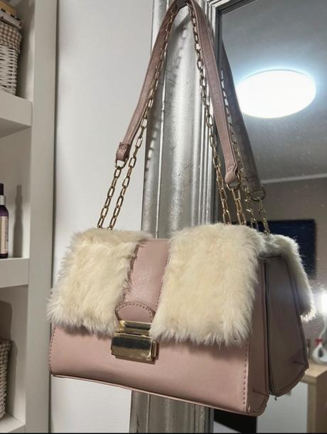 Kabelka ružová s kožušinov, stradivarius