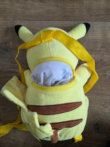 Batoh pikachu,